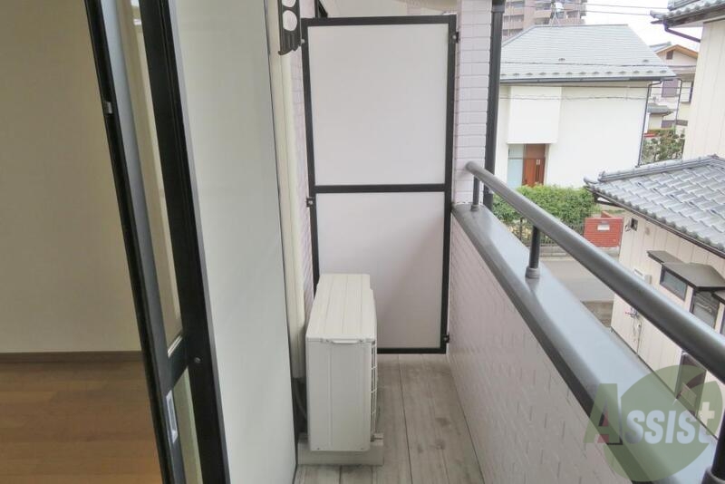 バルコニー　バルコニーはちゃんとあるので洗濯物も干せますね。