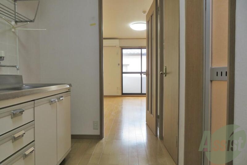 玄関　玄関からは一直線。駆け抜け禁止。