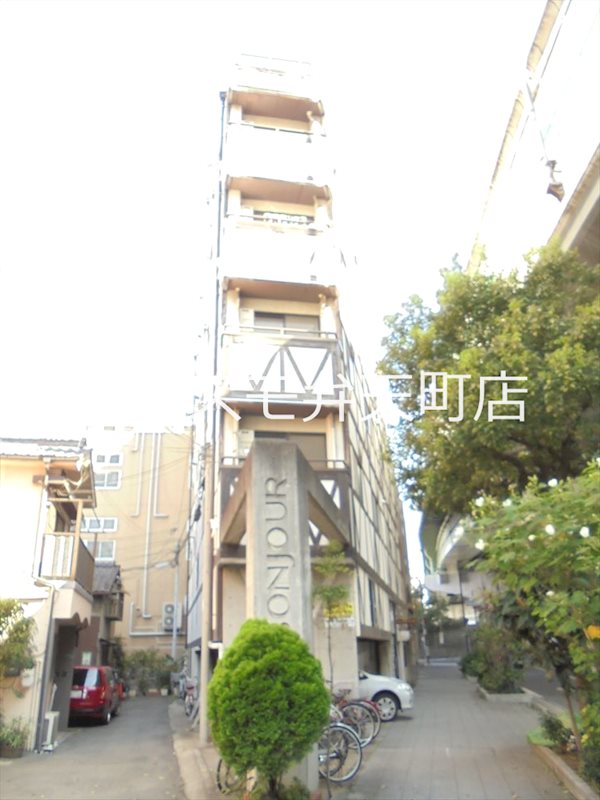 ボンジュール南市岡の建物外観