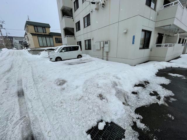 【函館市神山町のアパートの駐車場】