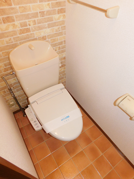 トイレ　温水洗浄便座が設置されてます！