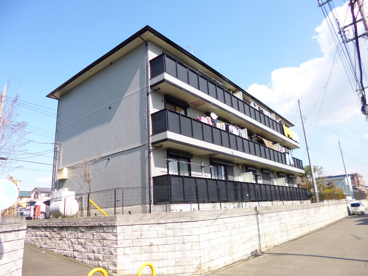 建物外観　敷0礼0実施中！日当り良好！設備充実の広々2DK！