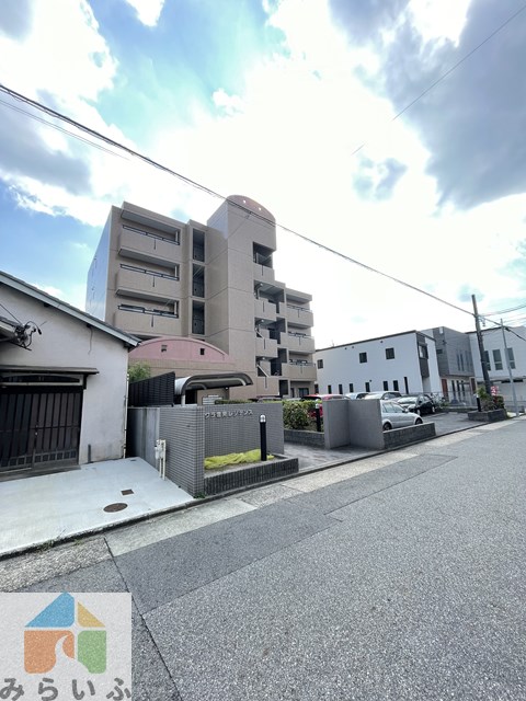名古屋市昭和区雪見町のマンションの建物外観