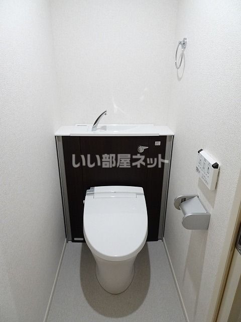 【静岡市葵区上新富町のマンションのトイレ】