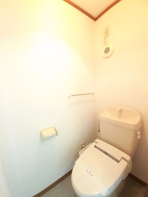 【岩国市装束町のアパートのトイレ】