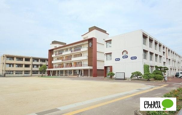 【倉敷市茶屋町のマンションの小学校】