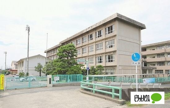 【倉敷市茶屋町のマンションの中学校】