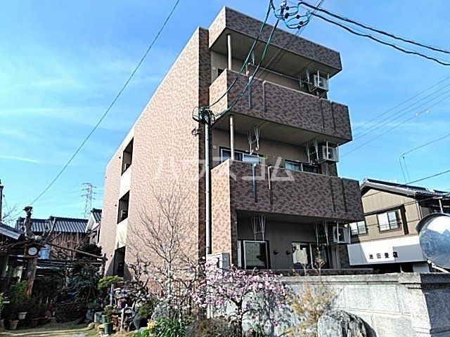 【豊川市四ツ谷町のマンションの建物外観】