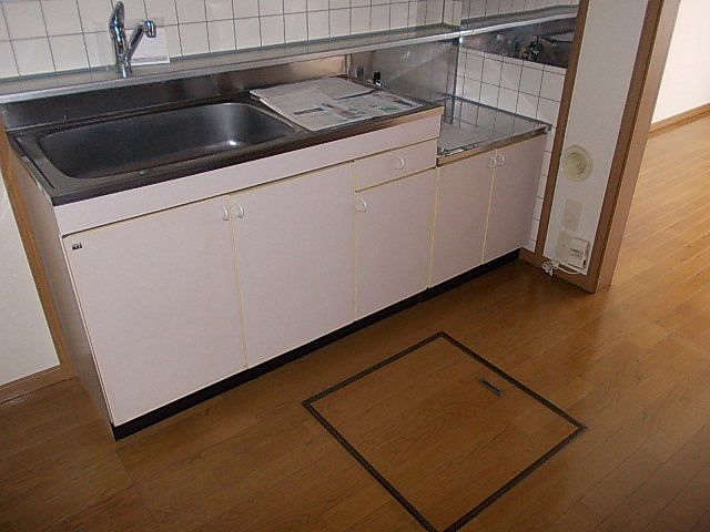 【八戸市南類家のアパートのキッチン】