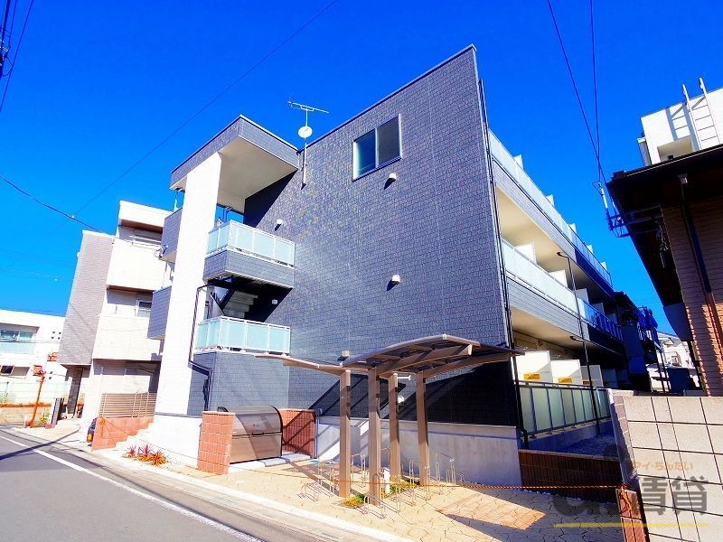 所沢市大字上安松のマンションの建物外観