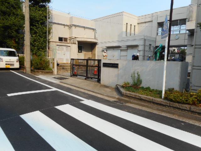 サウスヒルサイドテラスの小学校