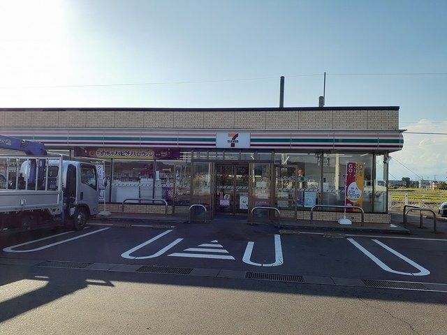 【村上市岩船駅前のアパートのコンビニ】