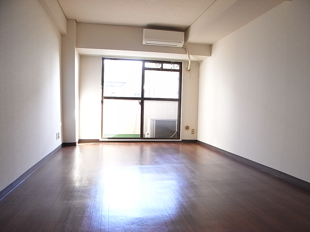パールマンションの居間写真
