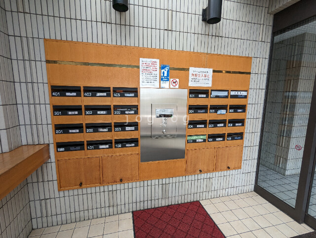 【札幌市西区山の手四条のマンションのエントランス】