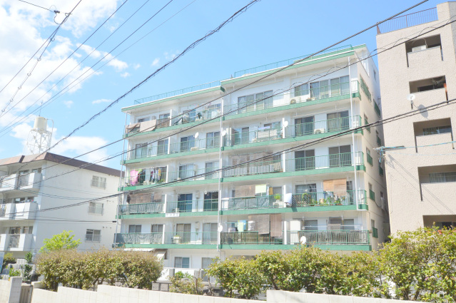 広島市東区牛田新町のマンションの建物外観