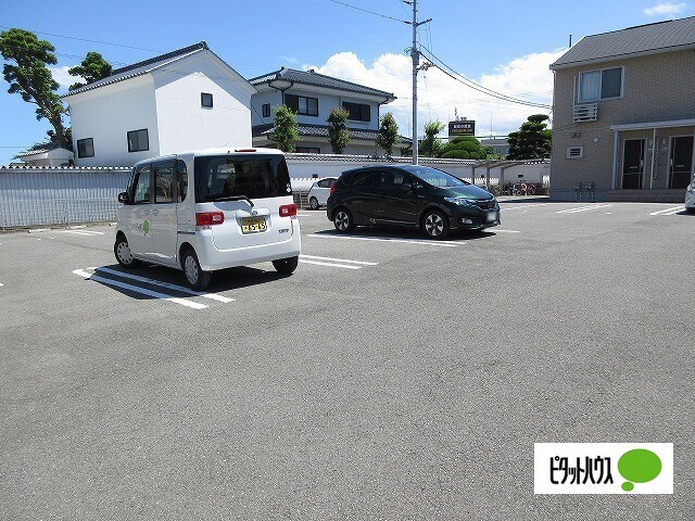 【シェーネ　ブルクの駐車場】