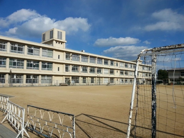 【姫路市伊伝居のアパートの小学校】