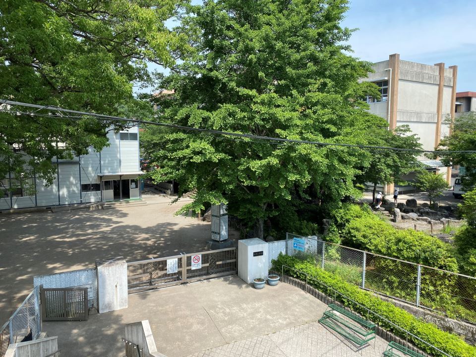 【ファミーユ小屋敷の小学校】