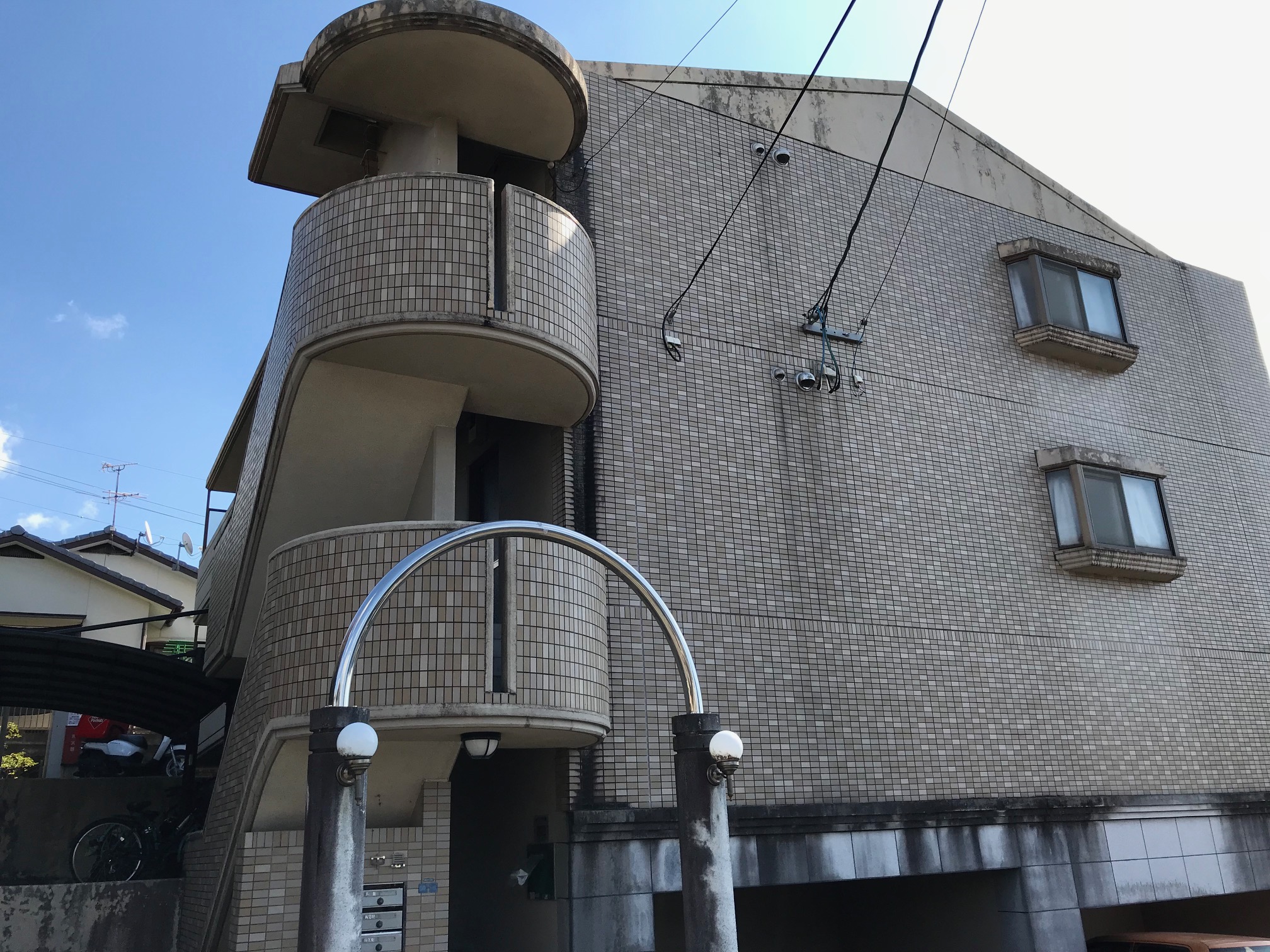 建物外観　タイル張り