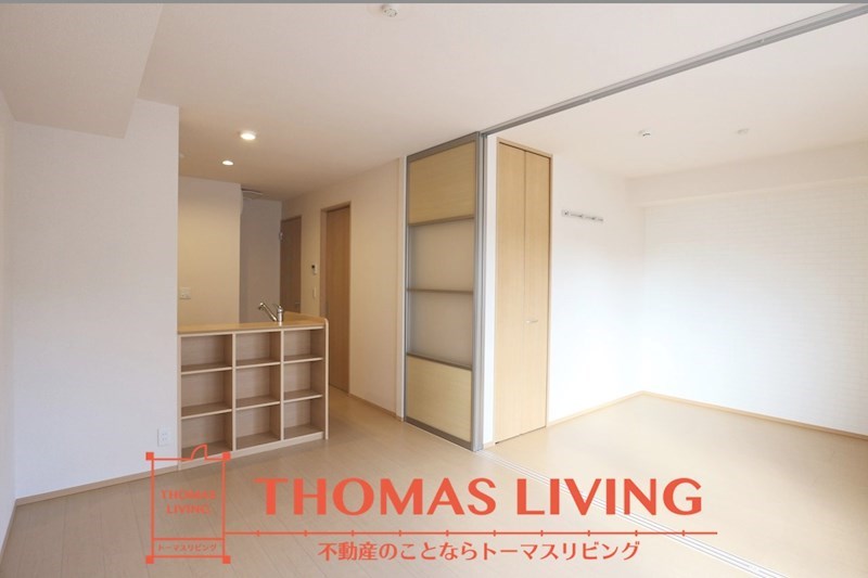 居室・リビング　実際の写真を準備中の為、同じ建物の別室写真です。参考下さい。