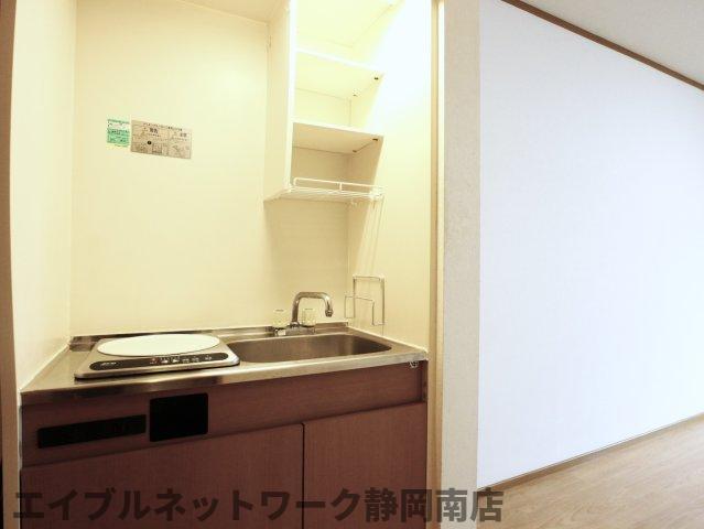 キッチン　コンパクトなキッチンで掃除もラクラク