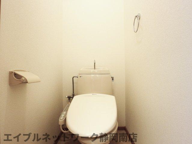 トイレ　清潔感のあるトイレです