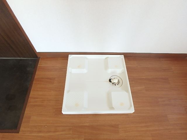 その他設備　室内洗濯機置場は玄関の隣にございます