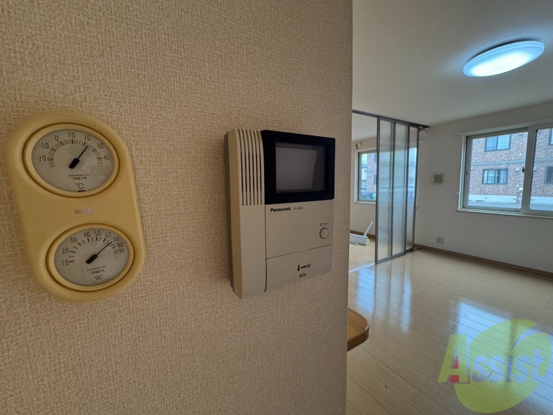 セキュリティ　ＴＶモニター付インターホンです。来客者の顔が見えるので安心！