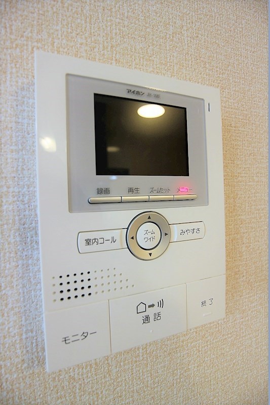 その他設備　来客者の確認が出来て安心のモニター付きインターホンです。