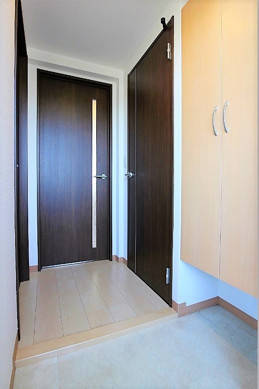 玄関　D-room の同シリーズの建物です。