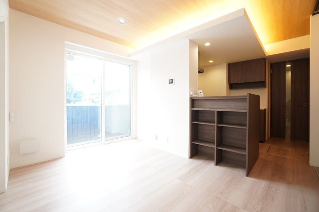 居室・リビング　※同物件・反転タイプの写真です。