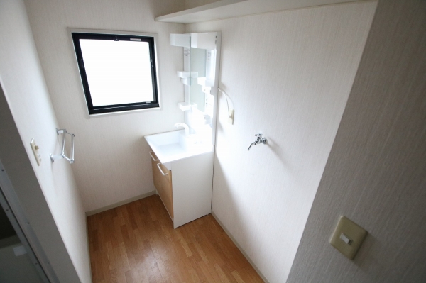 洗面設備　忙しい朝にうれしい洗髪洗面化粧台付♪