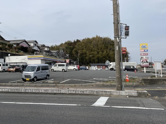 コンビニ　ミニストップ亀山井田川店（コンビニ）まで395m
