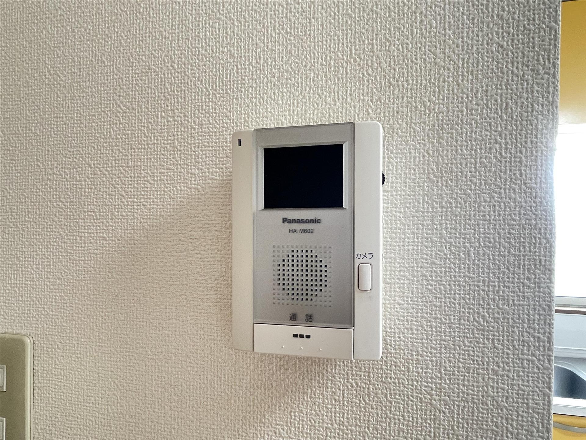 セキュリティ　ＴＶ付モニターホンで顔が確認出来て安心ですね♪