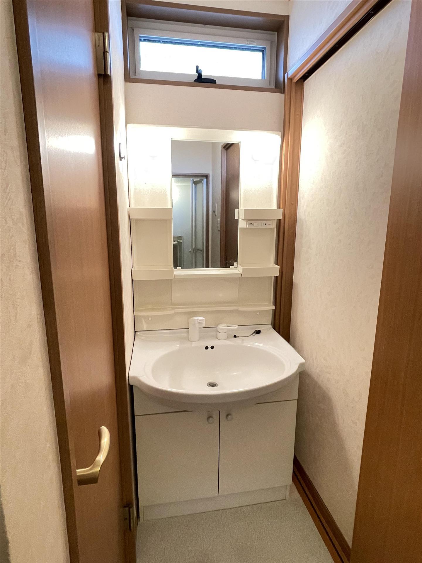 洗面設備　忙しい朝に重宝する洗髪洗面化粧台です！