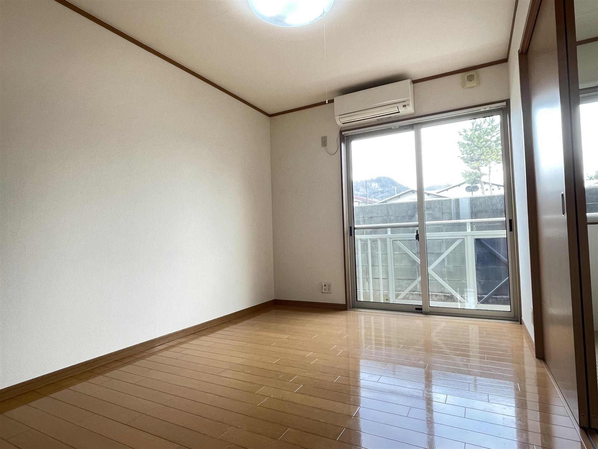 居室・リビング　照明器具付が嬉しい洋室６帖です♪