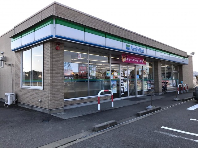 コンビニ　ファミリーマート射水新開発店（コンビニ）まで201m