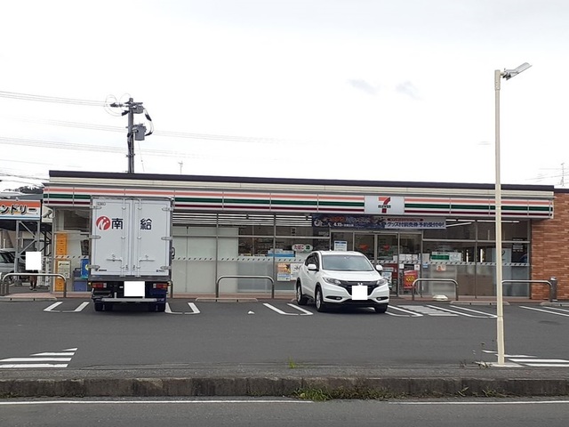 コンビニ　セブンイレブン中郷４丁目店（コンビニ）まで700m