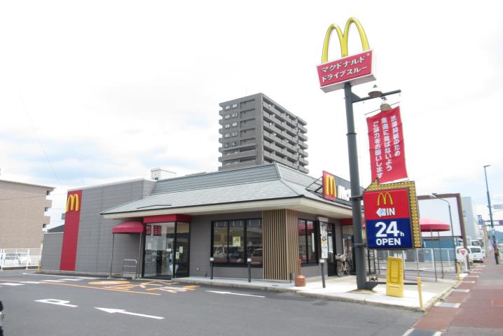 飲食店　マクドナルド９号線松江店（飲食店）まで400m