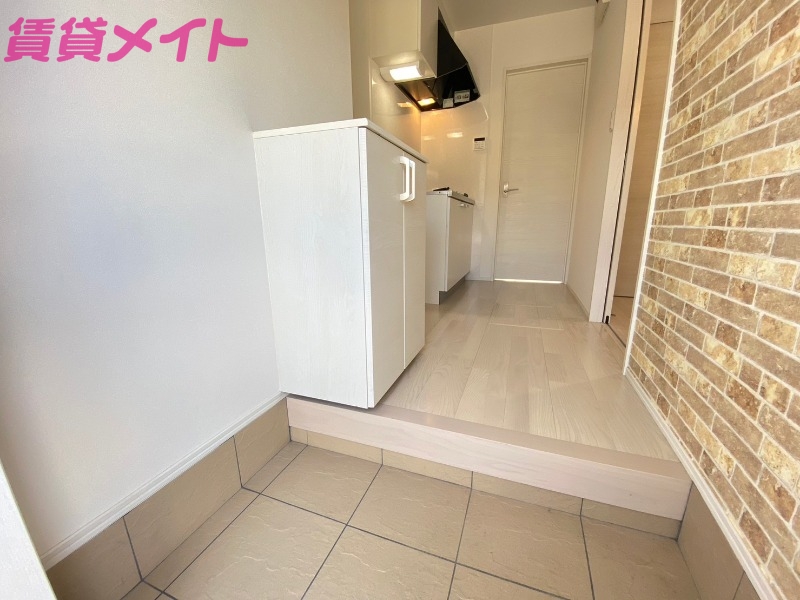玄関　別部屋参考写真です。