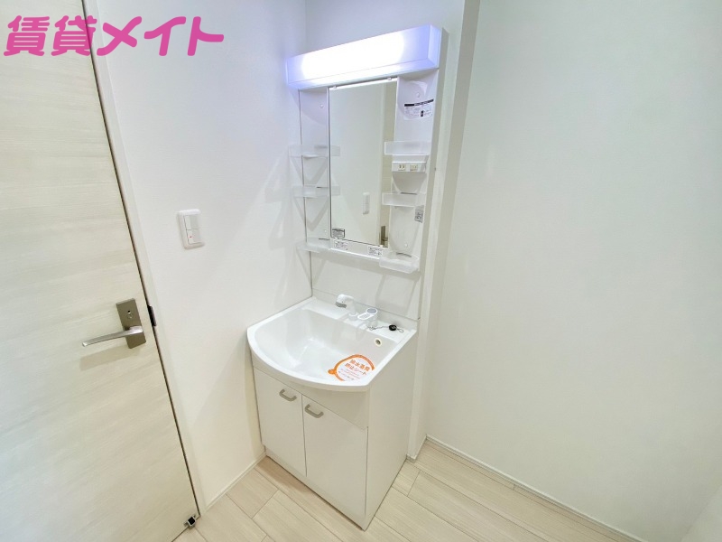 洗面設備　別部屋参考写真です。