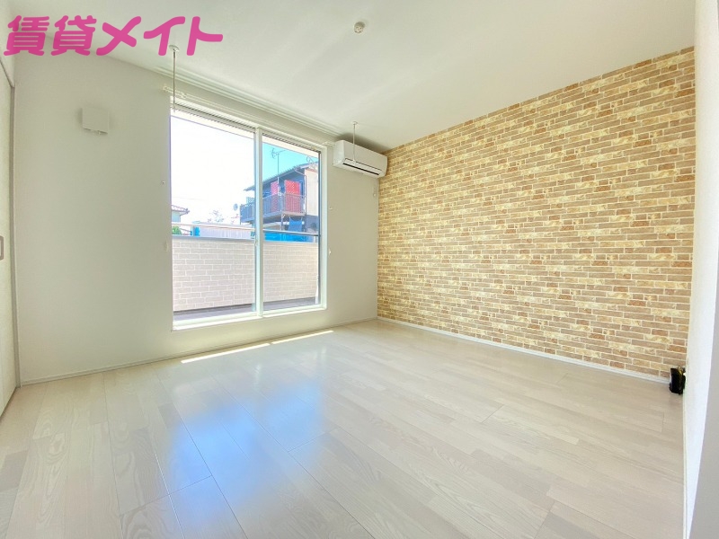 居室・リビング　別部屋参考写真です。