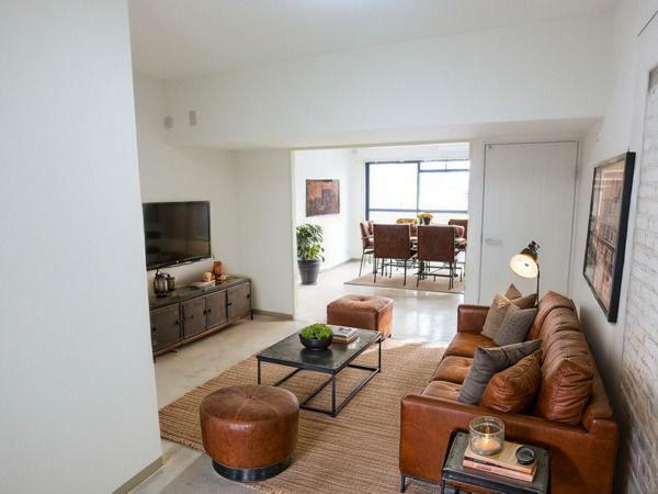 居室・リビング　この画像は、実際の室内にＣＧによる家具等を配置したものです。