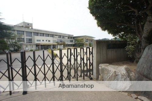 小学校　上牧第二小学校（小学校）まで368m