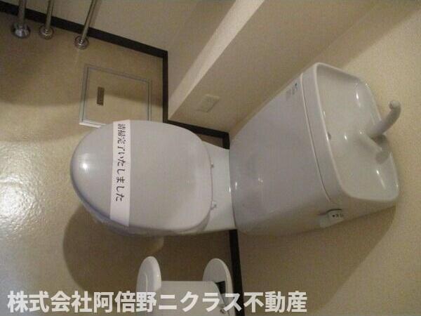 トイレ　内装は別部屋の参考写真です。