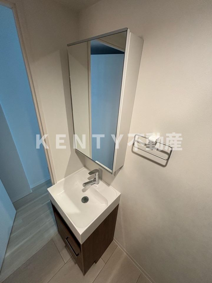 洗面設備　明るい洗面所です