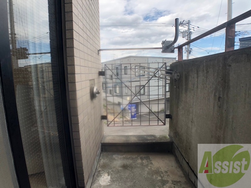 バルコニー　バルコニーです。洗濯物を干したり一息ついたりできますね！