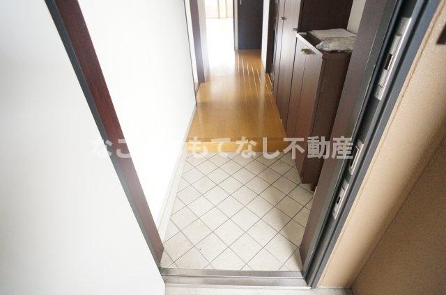 玄関　※写真は別号室