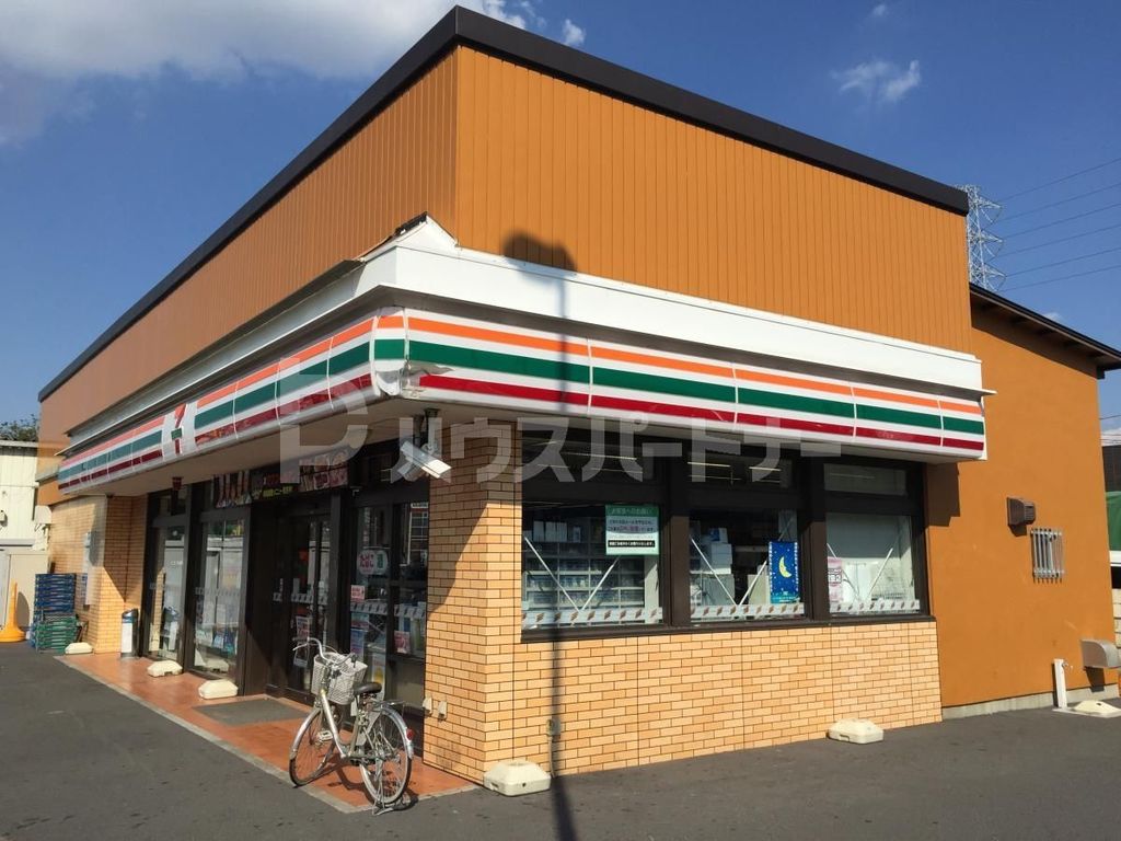 コンビニ　セブンイレブン草加西町店（コンビニ）まで210m