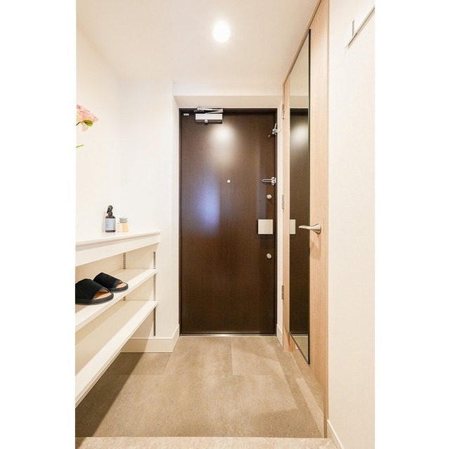 玄関　※家具・家電の備え付けはありません